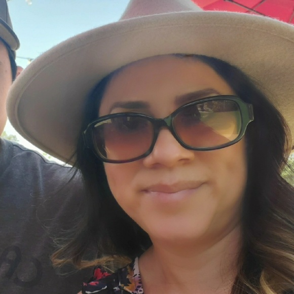 Meet the Posher Other - Meet your Posher, Cristina